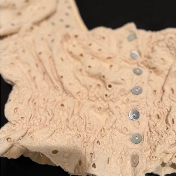 Urban Outfitters Cream Eyelet Puff-Sleeve Crop Top - Picture 2 of 4